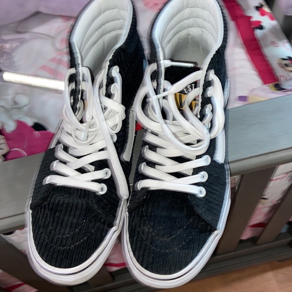 Vans - Picture 2 of 3